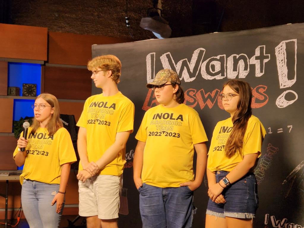 Four IHS Members of the Academic Team competed at RSU's Tv game show "I want Answers"